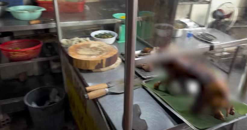 Türk gezgin Fatih Koparan Vietnam'da köpek eti satan restorana gitti! "Köpek çevirme" yapıldığını görünce kokuya dayanamadı kusmamak için kendisini zor tuttu - Resim: 61