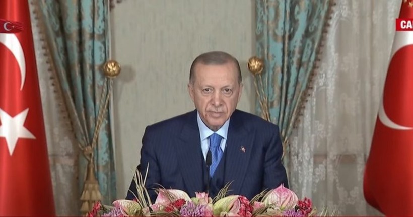 Cumhurbaşkanı Recep Tayyip Erdoğan, Dolmabahçe Ofisi'nde Türkiye - Birleşik Arap Emirlikleri Serbest Ticaret Anlaşması İmza Töreni'nde konuştu - Resim : 1
