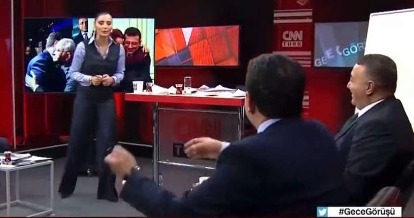 CNN Türk ekranlarında Hande Fırat ile Melik Yiğitel, Ekrem İmamoğlu-Meral Akşener sarılmasının samimi halini canlandırdılar - Resim: 5