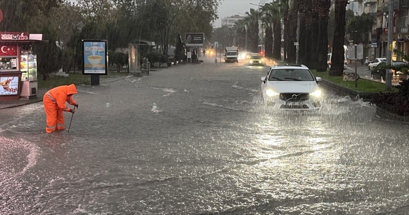 Meteoroloji'den 66 kente sağanak uyarısı! 'Fırtına nedeniyle evlerden çıkmayın' - Resim: 16