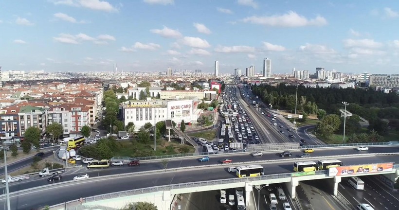 Metrobüs yolundaki çalışma nedeniyle Avcılar'da Kadıköy yönü trafiği kilitlendi - Resim: 3