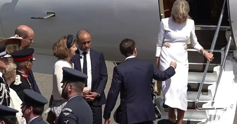 Macron çifti bir kez daha gündem oldu: Brigitte, eşini görmezden geldi - Resim : 1