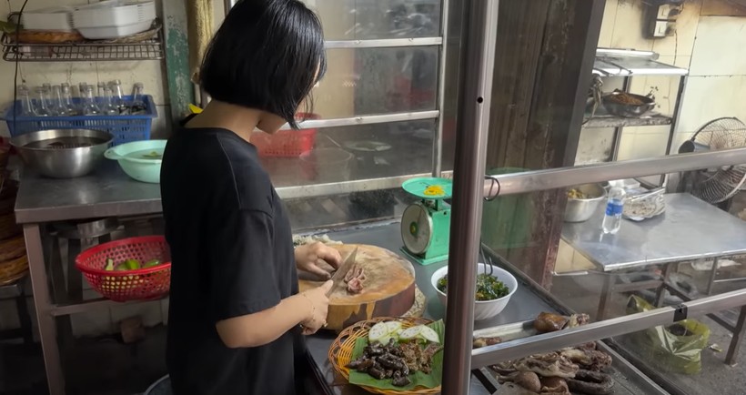 Türk gezgin Fatih Koparan Vietnam'da köpek eti satan restorana gitti! "Köpek çevirme" yapıldığını görünce kokuya dayanamadı kusmamak için kendisini zor tuttu - Resim: 37