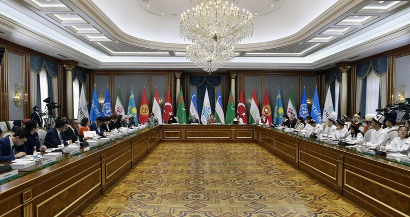 Emine Erdoğan, Özbekistan'da lider eşleriyle bir araya geldi - Resim: 4