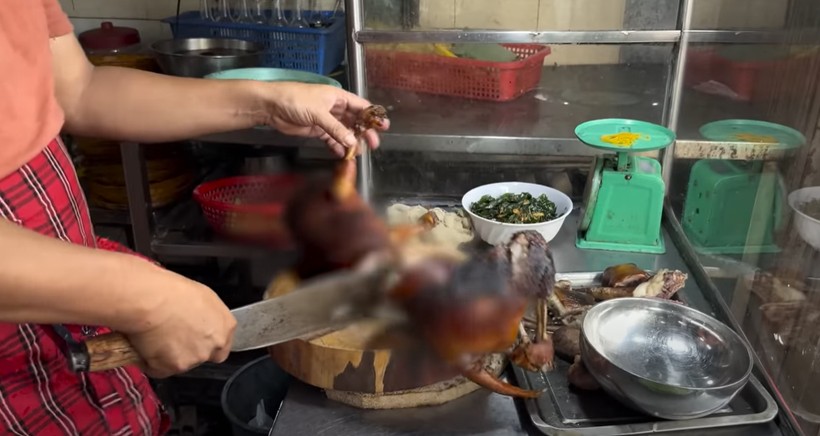 Türk gezgin Fatih Koparan Vietnam'da köpek eti satan restorana gitti! "Köpek çevirme" yapıldığını görünce kokuya dayanamadı kusmamak için kendisini zor tuttu - Resim: 66