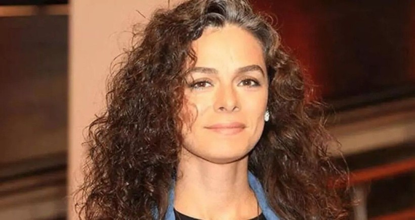 Özge Özpirinçci, kendisine küfür etmesini isteyen hayranının talebini yerine getirdi - Resim: 2