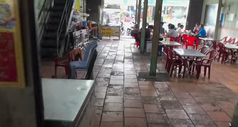 Türk gezgin Fatih Koparan Vietnam'da köpek eti satan restorana gitti! "Köpek çevirme" yapıldığını görünce kokuya dayanamadı kusmamak için kendisini zor tuttu - Resim: 23