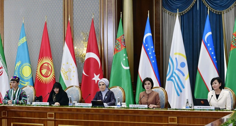 Emine Erdoğan, Özbekistan'da lider eşleriyle bir araya geldi - Resim: 2