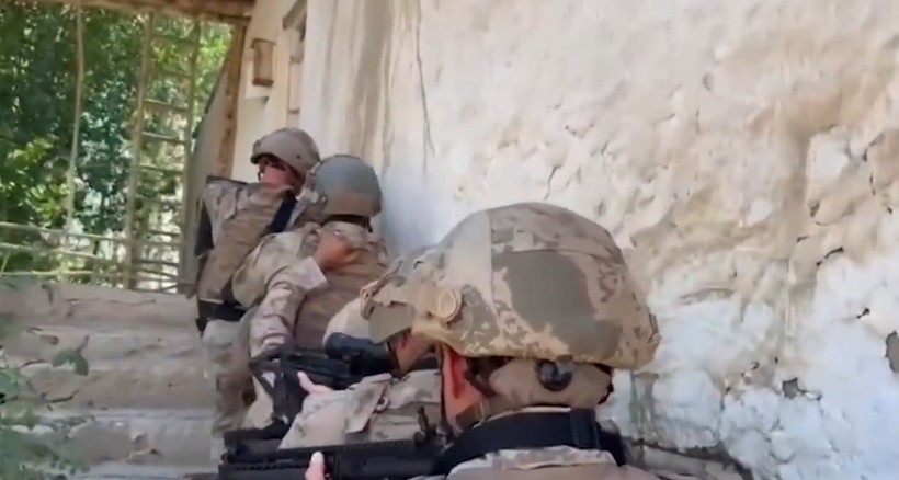 Jandarmadan göçmen kaçakçılarına dev operasyon! Organizatör yakalandı - Resim: 4