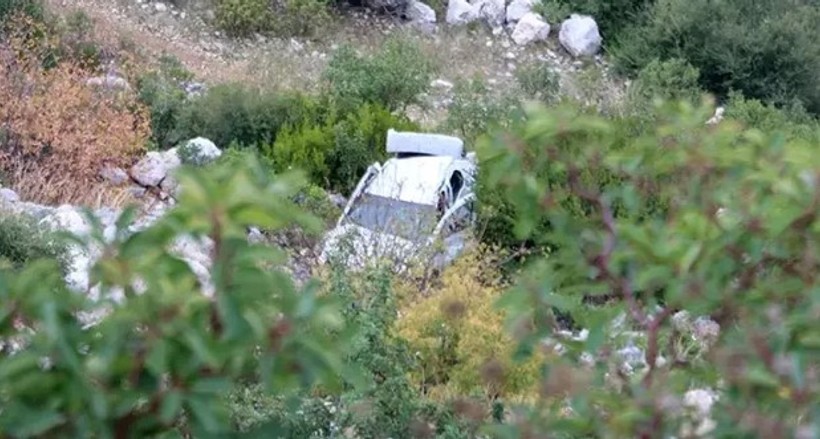 Antalya'da şaşkına çeviren olay! Eşiyle tartıştı, arabayı uçurumdan attı - Resim : 1