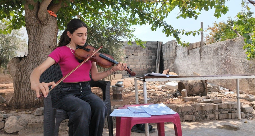 Köyde keman çalmayı öğrenen 14 yaşındaki kız güzel sanatlar lisesini kazandı - Resim: 1