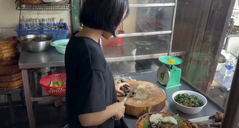 Türk gezgin Fatih Koparan Vietnam'da köpek eti satan restorana gitti! "Köpek çevirme" yapıldığını görünce kokuya dayanamadı kusmamak için kendisini zor tuttu - Resim: 36