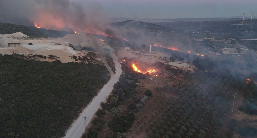 İzmir alev alev! Çeşme ve Ödemiş yanıyor: Alevler otoyola ulaştı, can kaybı var - Resim: 3