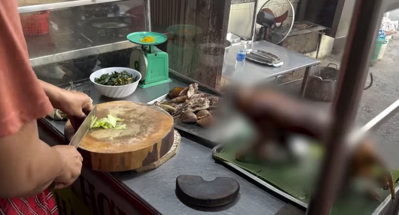 Türk gezgin Fatih Koparan Vietnam'da köpek eti satan restorana gitti! "Köpek çevirme" yapıldığını görünce kokuya dayanamadı kusmamak için kendisini zor tuttu - Resim: 64