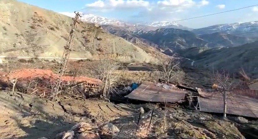 Malatya'nın Doğanşehir ilçesinde bir sokak deprem sonrası meydana gelen heyelanda yok oldu - Resim: 5