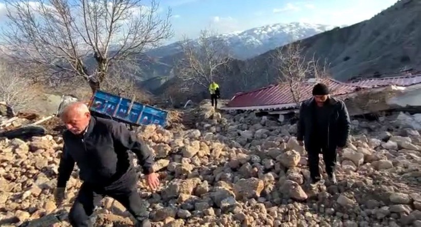 Malatya'nın Doğanşehir ilçesinde bir sokak deprem sonrası meydana gelen heyelanda yok oldu - Resim: 4