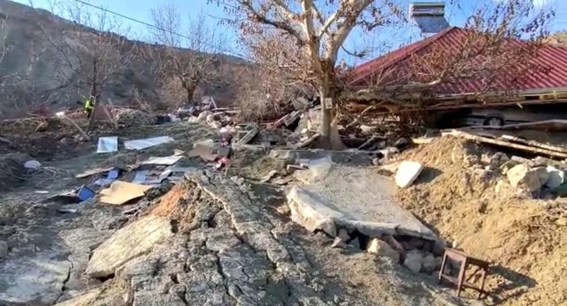 Malatya'nın Doğanşehir ilçesinde bir sokak deprem sonrası meydana gelen heyelanda yok oldu - Resim: 3