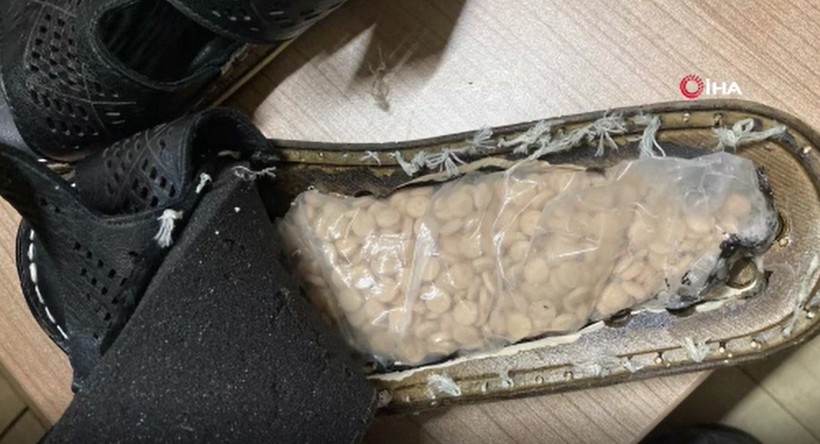 İstanbul Havalimanı'nda gitar kılıfından ve terlik tabanından uyuşturucu çıktı - Resim: 9
