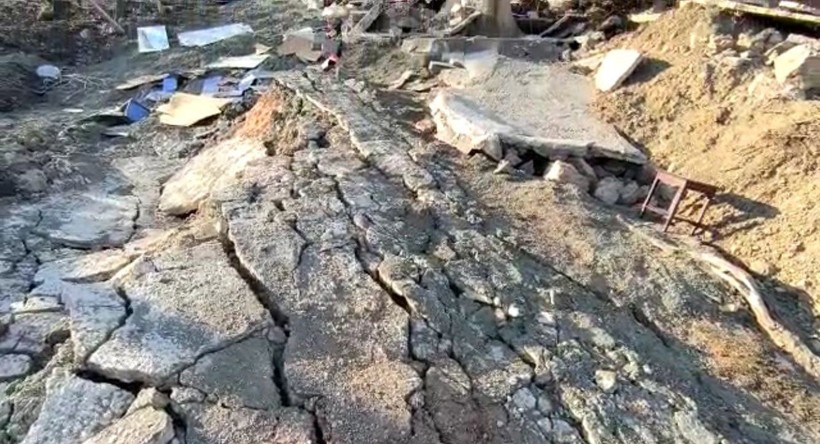 Malatya'nın Doğanşehir ilçesinde bir sokak deprem sonrası meydana gelen heyelanda yok oldu - Resim: 14