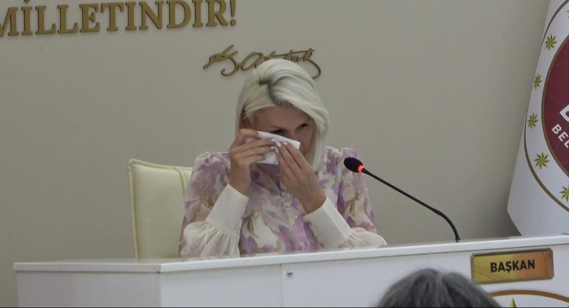 AK Parti ve MHP'den destek alan CHP'li başkan Melek Mızrak Subaşı gözyaşlarını tutamadı - Resim : 2
