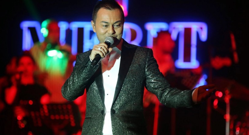 Serdar Ortaç denize sıfır saray yavrusu evini satılığa çıkardı - Resim: 13