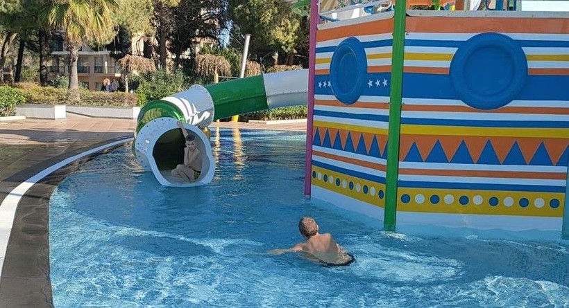 Antalya'da termometreler 19 dereceyi gösterdi! Vatandaşlar denizin keyfini çıkardı - Resim: 10