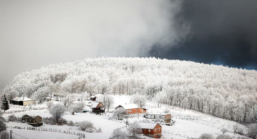 Sporseverlerin uğrak yeri! Kocadağ yaylası beyaza büründü ❄️🌨️☃️ Ortaya kartpostallık görüntüler çıktı - Resim: 13