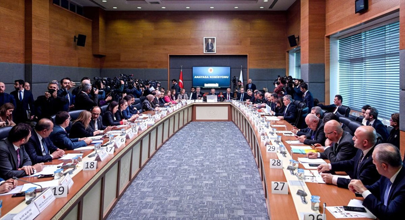 Başörtüsüne yönelik Anayasa değişikliği teklifi görüşmelerine Anayasa Komisyonu'nda başlandı - Resim: 2