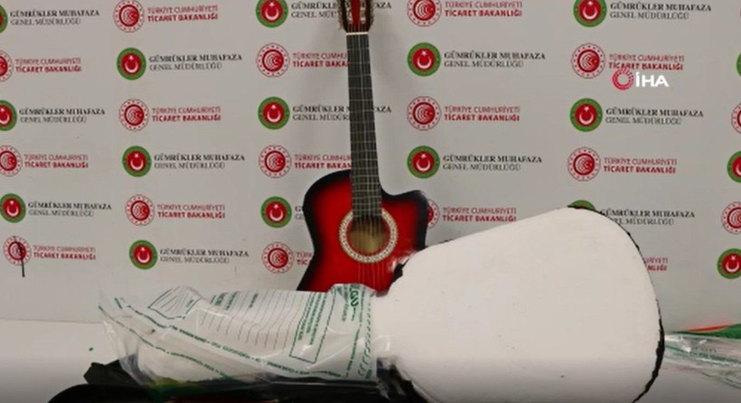 İstanbul Havalimanı'nda gitar kılıfından ve terlik tabanından uyuşturucu çıktı - Resim: 6