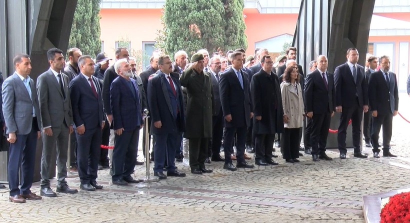 8. Cumhurbaşkanı Turgut Özal vefatının 30. yılında kabri başında anıldı - Resim: 8