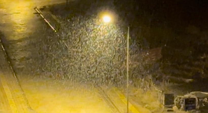 Hakkari'nin Yüksekova ilçesinde yoğun kar yağışı başladı - Resim : 4