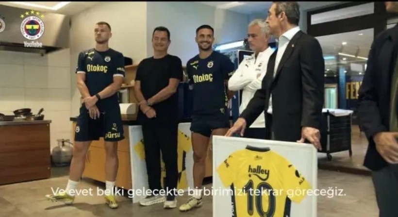Fenerbahçe'den ayrılan Tadic ve Dzeko'ya mutfakta plaket verildi - Resim : 1