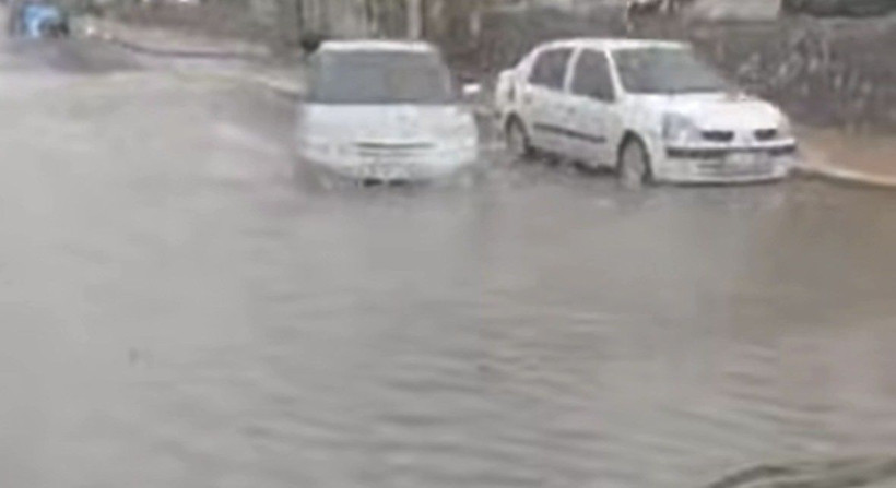 Gaziantep’te şiddetli sağanak hayatı olumsuz etkiledi - Resim: 1