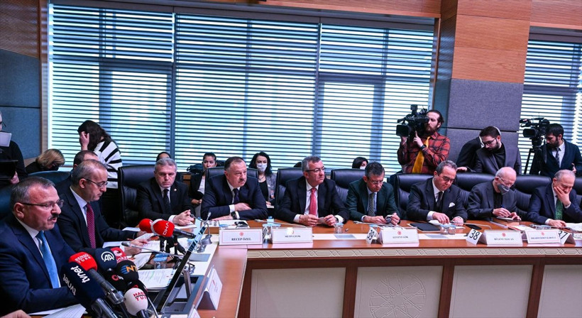 Başörtüsüne yönelik Anayasa değişikliği teklifi görüşmelerine Anayasa Komisyonu'nda başlandı - Resim: 4