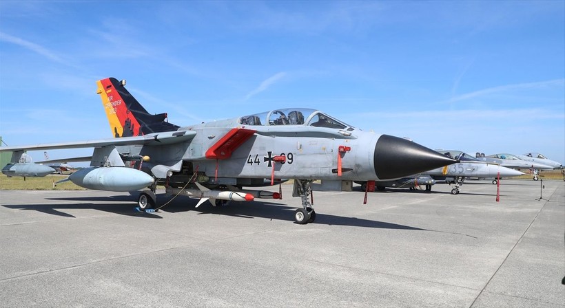 NATO, tarihinin en büyük hava tatbikatı Air Defender 2023'e hazır: Türk Hava Kuvvetlerine ait F-16 uçaklarına ve personeline ilgi çoktu - Resim: 47