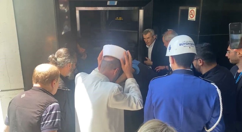 İlhan Şeşen'e veda! Cenazesi asansörde mahsur kaldı - Resim: 11