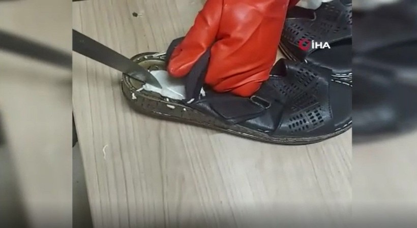 İstanbul Havalimanı'nda gitar kılıfından ve terlik tabanından uyuşturucu çıktı - Resim: 3