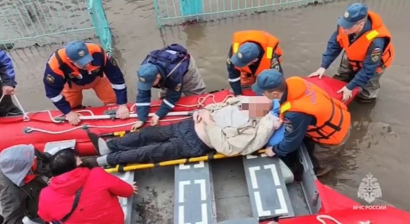 Rusya’da sel sonucu baraj patladı şehir sular altında kaldı - Resim: 9