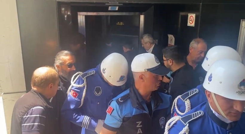 İlhan Şeşen'e veda! Cenazesi asansörde mahsur kaldı - Resim: 10