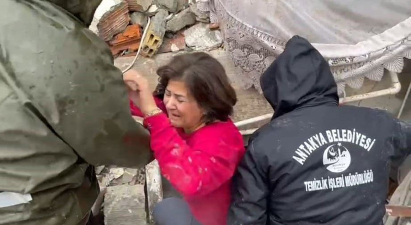 Hatay'da polis baba ailesini kurtarmak için gardırobun demiriyle duvarı deldi - Resim: 2