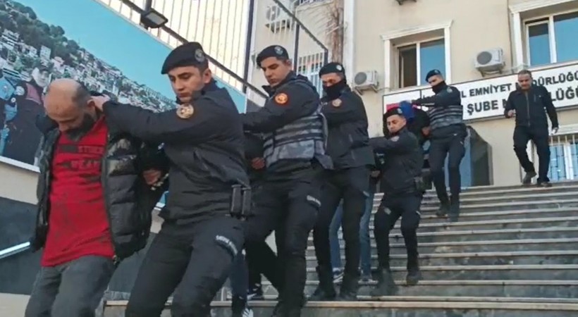 İstanbul'da film gibi operasyon! Otomobilin önünü keserek 1,5 milyon Euro gasbeden çete yakalandı - Resim: 13