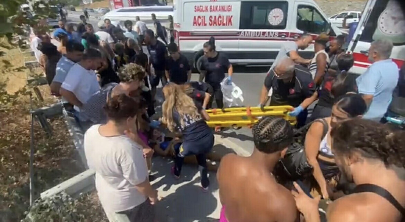 Aydın'da turistleri taşıyan minibüs devrildi: 7 yaralı - Resim : 1