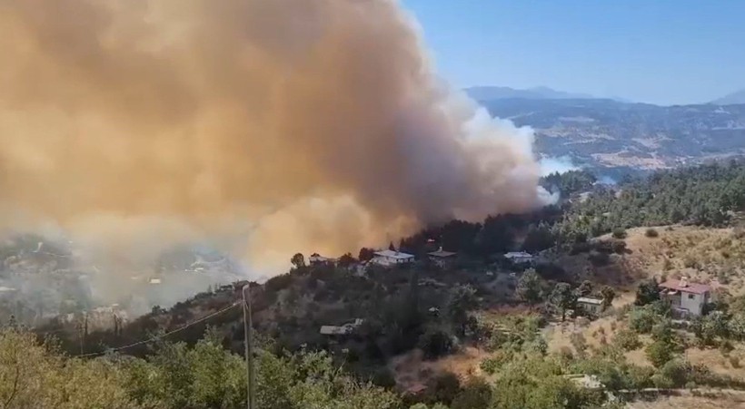 Kahramanmaraş’ta ormanlık arazide çıkan yangın kontrol altına alındı - Resim: 6