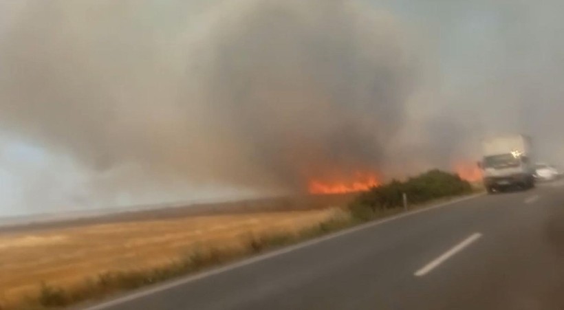 Tekirdağ'da 180 dönümlük buğday tarlası yandı! 3 kişi dumandan etkilendi - Resim: 10