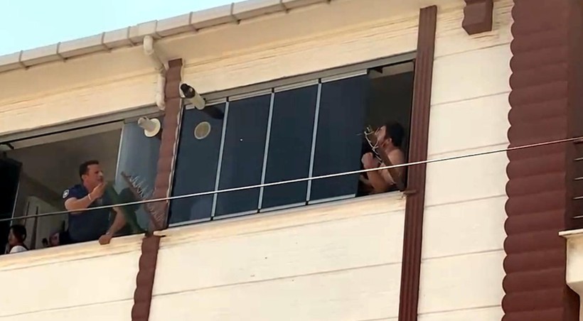 Eşiyle tartışan adam 4 aylık oğlunu pencereden atmaya kalktı - Resim: 5