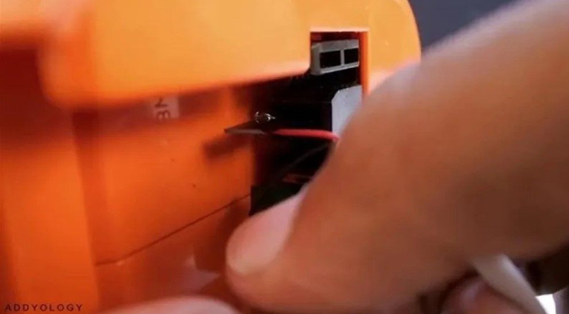 Matkap ile telefonunu şarj etti! Teknolojiyi çok farklı kullanan mucit herkesi şaşırttı - Resim: 13