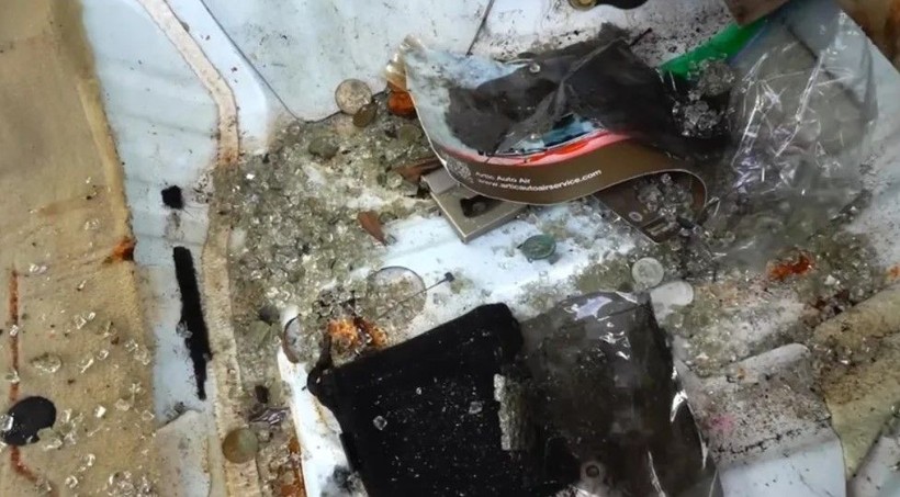 Sahibi tarafından çürümeye terk edilen dünyanın en kirli aracını böyle temizledi! Milyonlar o anları izledi - Resim: 5