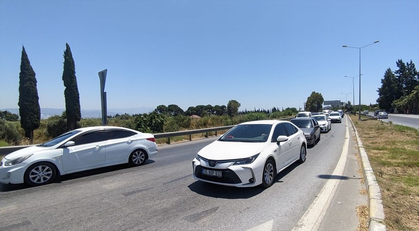 Kurban Bayramı tatili sona erdi! Tatilcilerin dönüşü uzun kuyruklar oluşturdu - Resim: 18