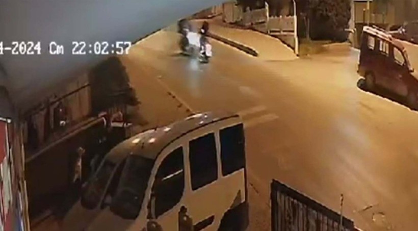 Kuşadası'nda motosikletlerin kafaya kafaya çarpıştığı anlar kamerada - Resim: 7