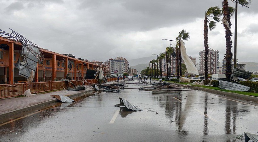 Meteoroloji'den Antalya için uyarı geldi! Kentte yaşanan fırtına ve sağanak yağış hayatı olumsuz etkiliyor - Resim: 4